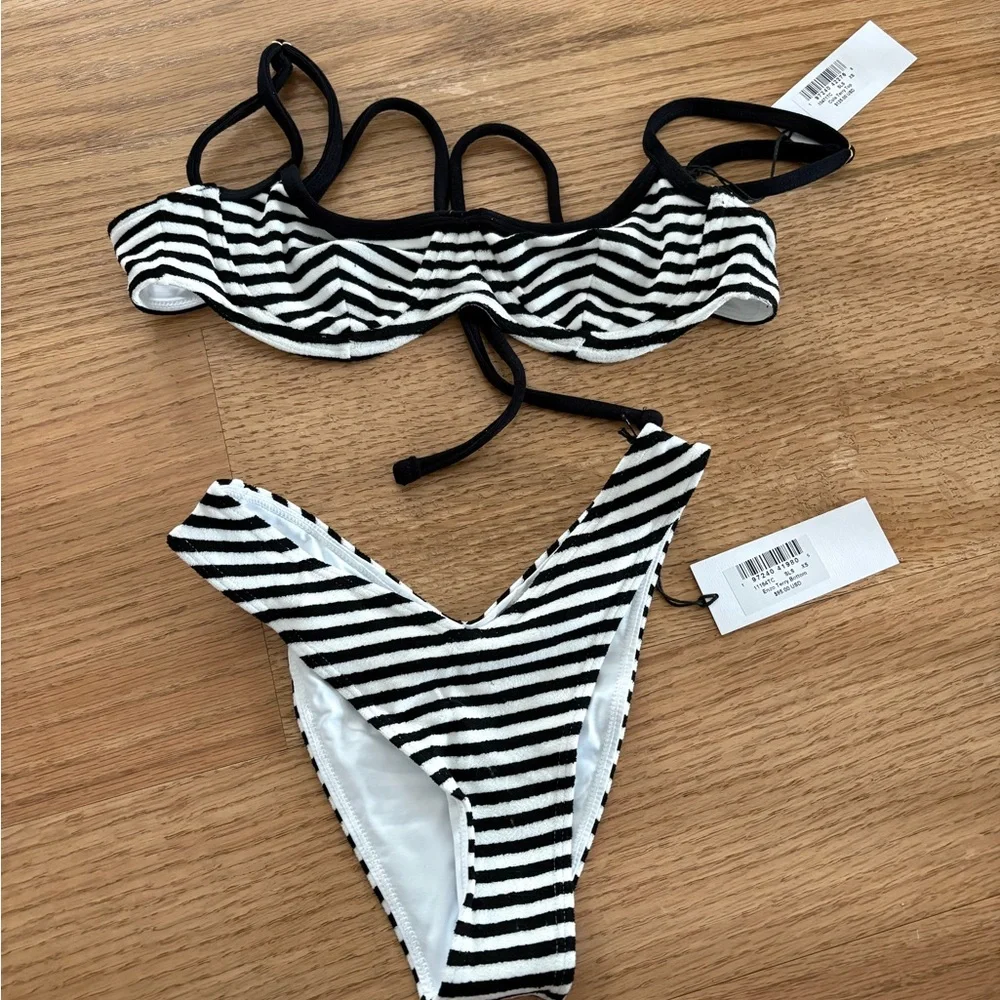 Frankie’s bikinis set